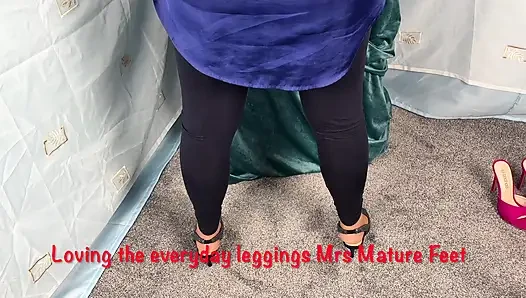 Mrs reife füße und ihre großen oma-hosen 423