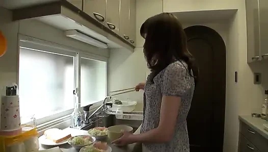 40'lı yaşlarında güzel evli bir kadın, köle olarak eğitilen bir eşi olan Chika Sasaki_Award