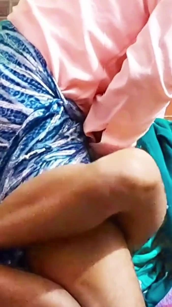 Spectacular moment from "Aunty in hot"