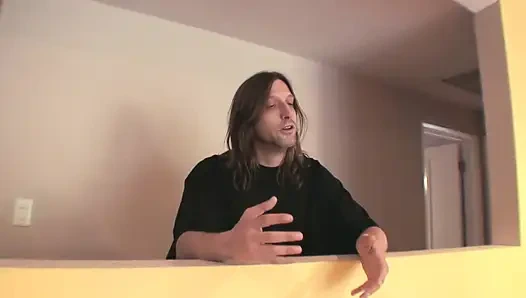 Возбужденная рыжая милфа получает обе дырки, заполненные большим черным членом Shorty Mac