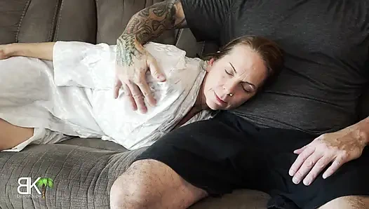 Мамочка и пасынок делят диван! Aitsf230407