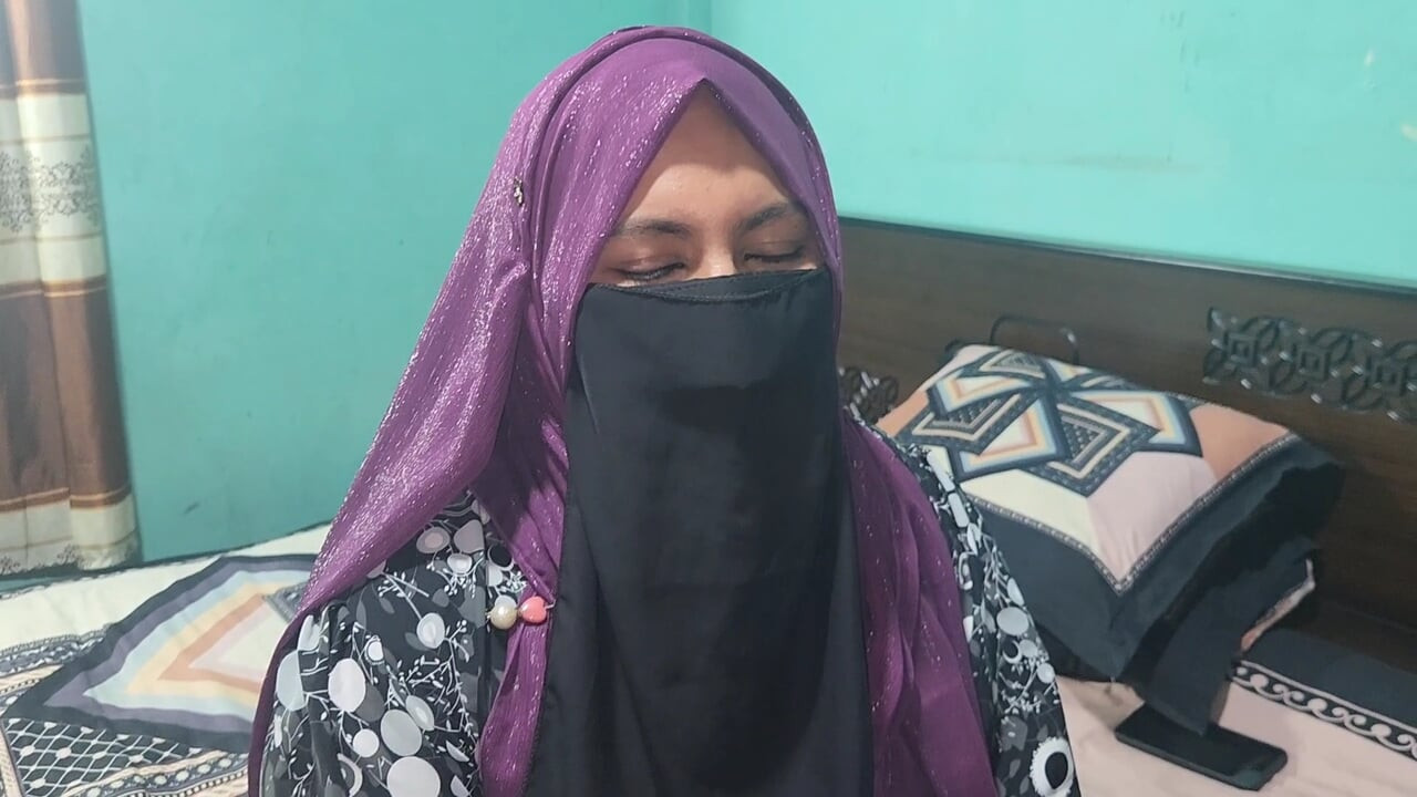 Tesettürlü bir bayanı siktim. Onu siktim.