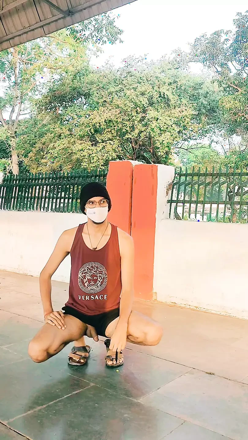 기차역에서 섹시한 인도 소년 마스터