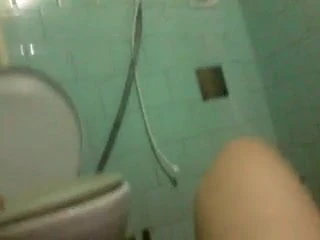 Coroa no Banheiro