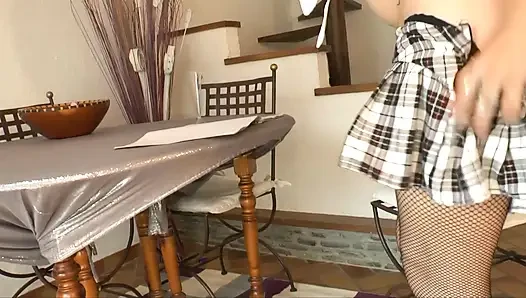 Siyah çoraplı sarışın götünü sikiyor