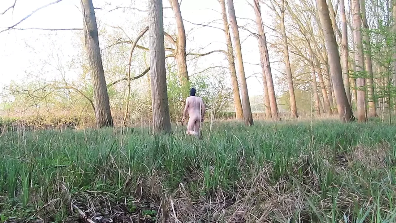 OUTDOORS WHITE SHIRT WALK