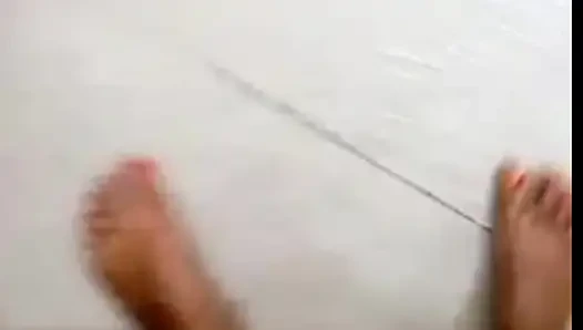 Hintli güzel yalnız kız heri amcığını gösteriyor