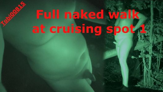 Caminata desnuda y masturbación en crucero público. Dejar la ropa atrás, orinar y follado en el camino. Tobi00815