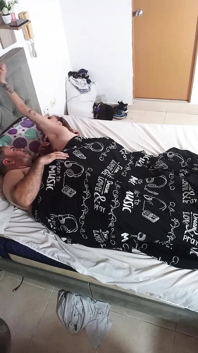 我的爱人给我拍摄一段视频。