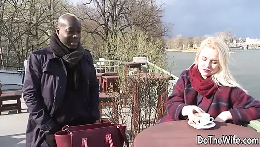 Şehvetli evli kadın nikky dream her delikten büyük zenci alıyor