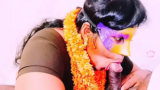 Шелковая тетушка лучше всего делает минет Телугу грязные разговоры.