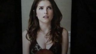 Anna Kendrick macht Zeitlupe mit Sperma-Tribut