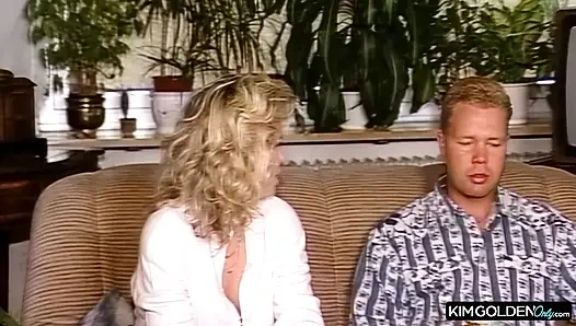 Blonde Verfuehrerin in leidenschaftlicher Ekstase