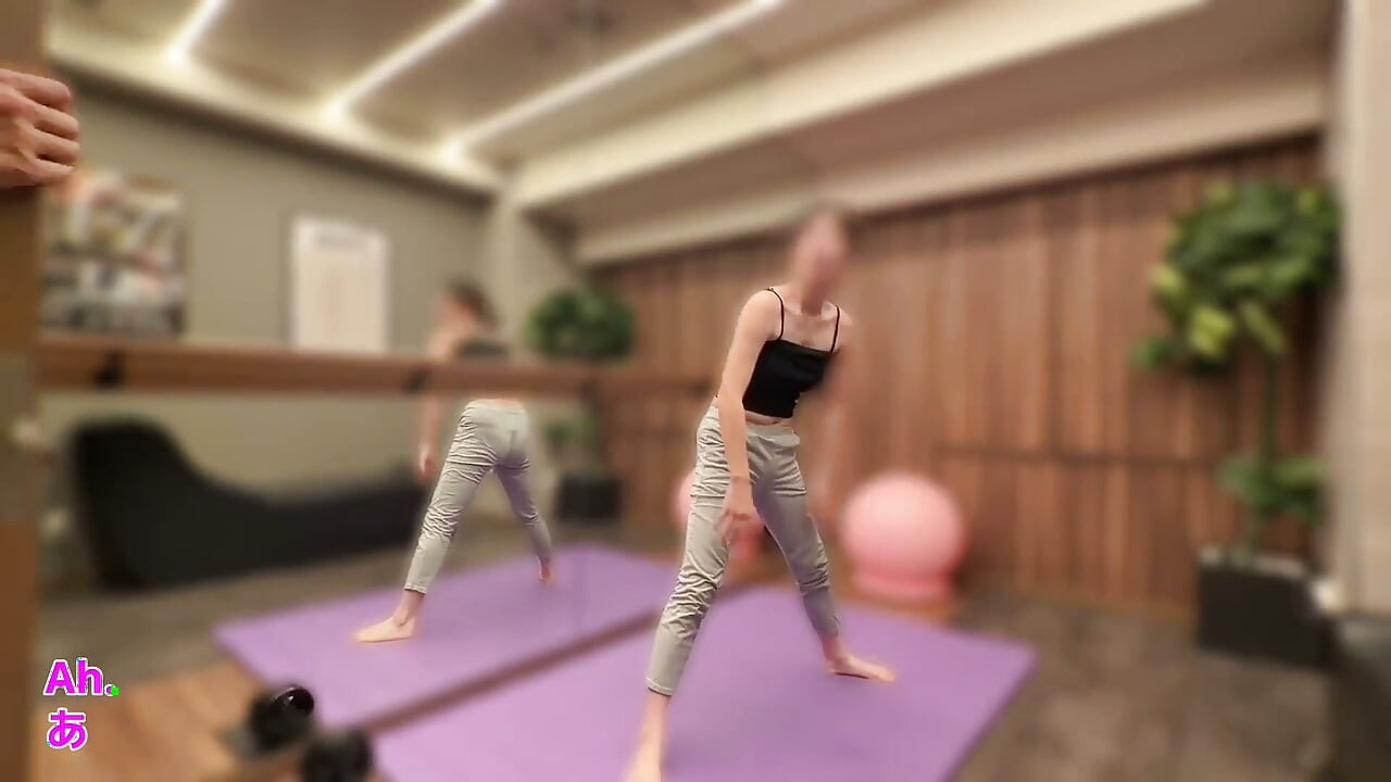 [Conocer a un hombre y una mujer en un gimnasio privado y tener sexo allí mismo]