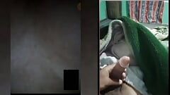 Pakistansk desi sexig tjej knullar under live Whatsapp -samtal med pojkvän