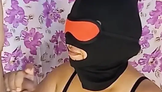Emmeyi ve götten sikişmeyi seviyor