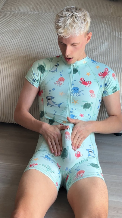 big bulge from a cute twink