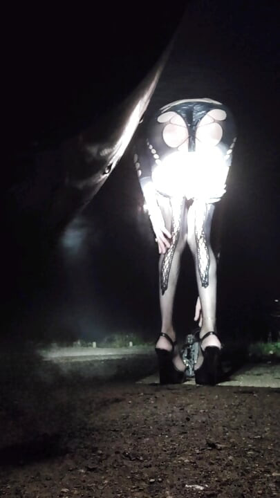 2 French 🛑transvestites offered in the forest. 4degrees 3hoo VaneSsaBiTCHx PariSChienneTrvprod91