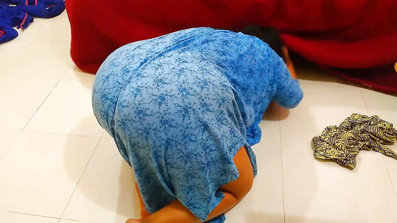 Saudi Sexy Big Ass Stepmom Gets Stuck Under Bed While Cleaning Room Then Stepson Fucks Her Big Ass