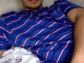 19 -jarige Filipijnse hunk komt klaar op webcam