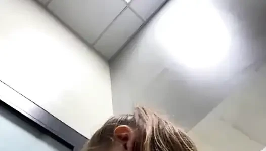 Extreme gym masturbating and sucking the boobs jucielussie