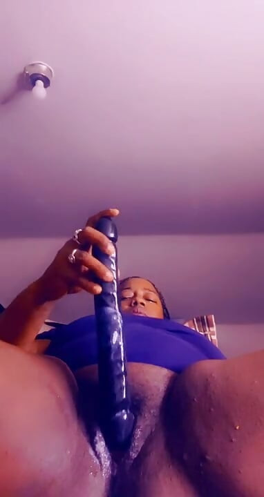 Arzu edilen tutku dildosuna boşalıyor