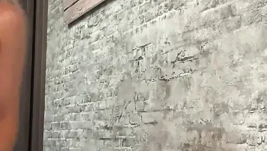 Muz yer fıstığı tereyağı yapıyor