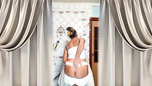 Hot housewife Lukerya. A mature Ukrainian woman shows off her figure and poses for the camera at home.