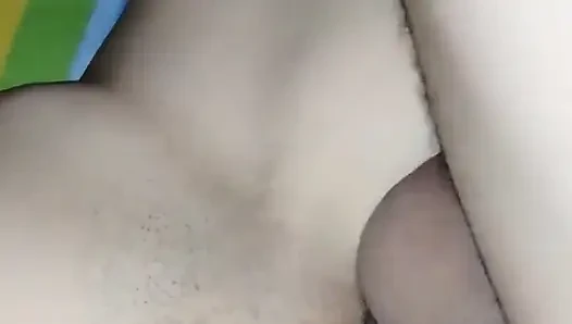 Aku crot di dalam memekku yang nggak kalah enak, sampai crot di dalam memekku