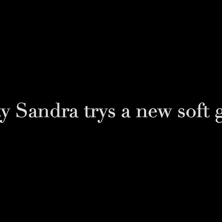 Mătușa Sandra Purtând O Centură Moale