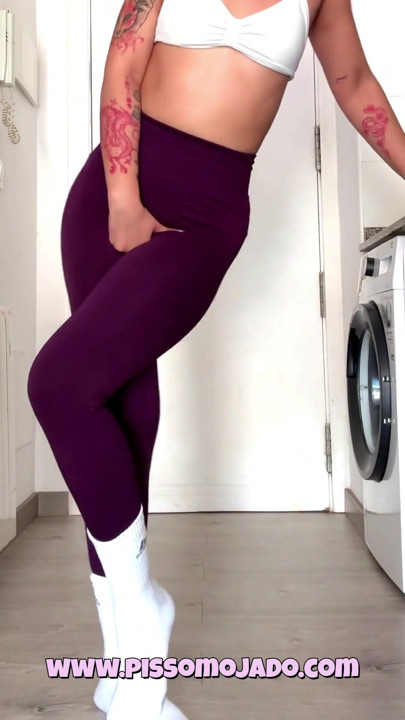 Teen Wetting After Gym: Got Home Desperate To Pee & Pissed My Leggings | Clip 1