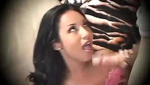 Büyük memeli sürtük için klasik çifte penetrasyon ve boşalma