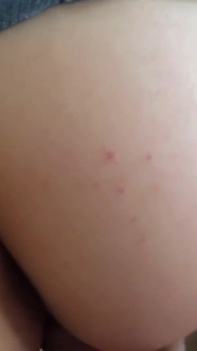 لحظة مثيرة من "مزقت الجينز على مؤخرتها ونكتها أسلوب هزلي قاسي - كاندي ميلادي"