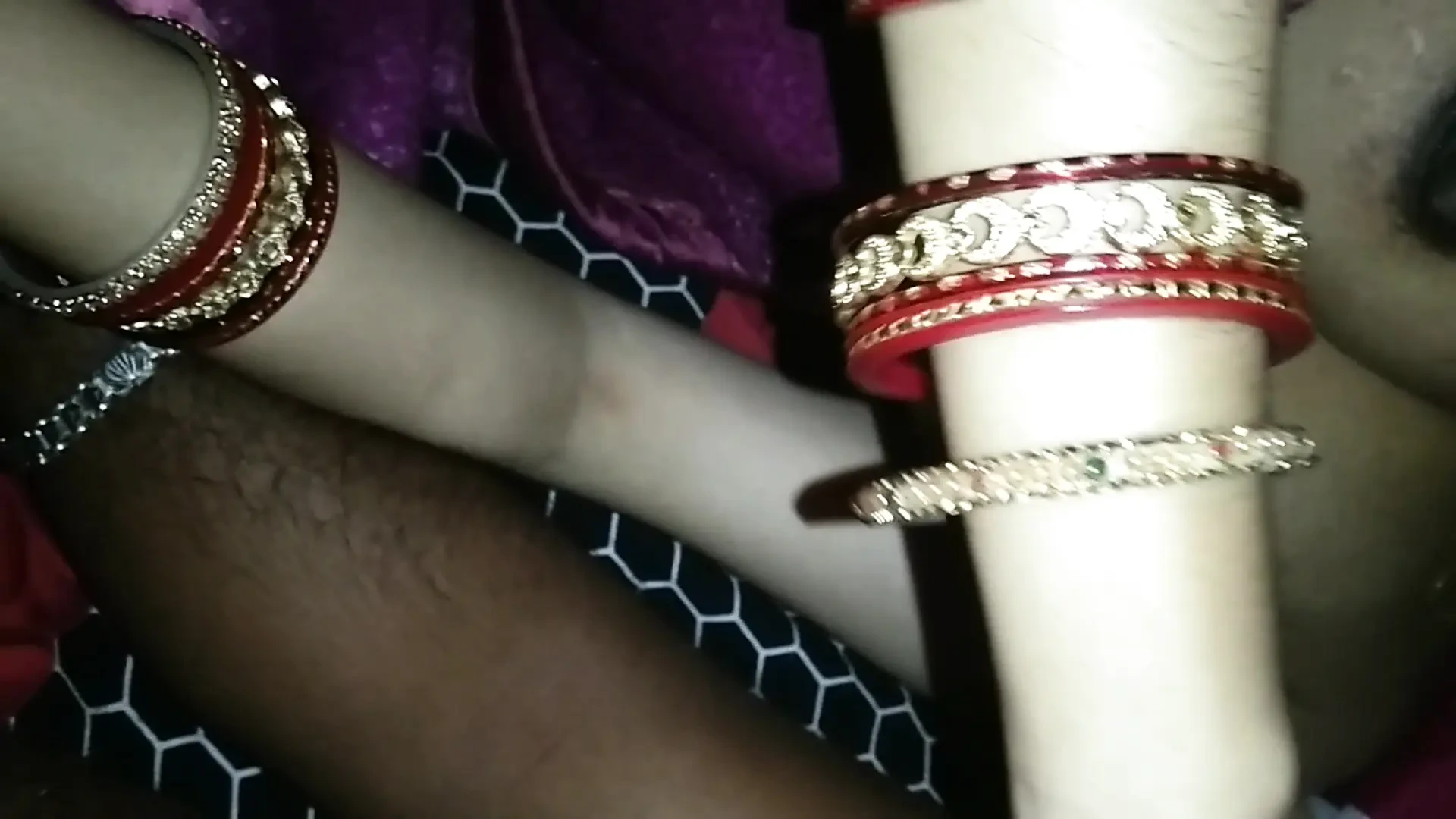 Ετεροθαλής αδελφός και ετεροθαλής αδερφή βλέπουν πορνό μαζί