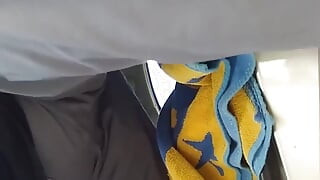 Našao sam mesto napolju da fingerbangujem moju pičku