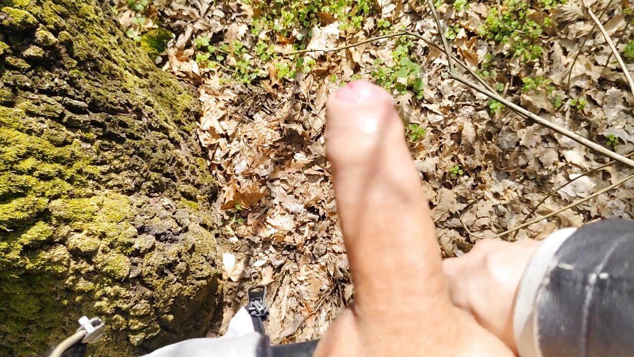 Pișare în aer liber, masturbare și spermă