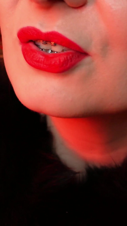 Lipstick fetish video - lady in fur close ups