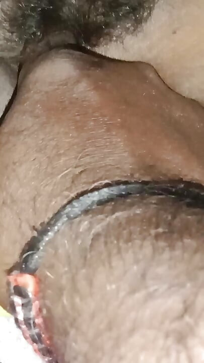 Eu coloco meu dedo dentro da vagina da minha madrasta e tirei seu mel, parte 2