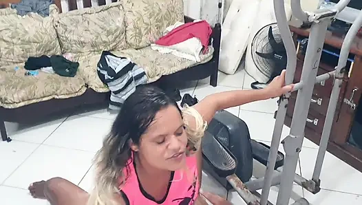 Мой личный тренер, пока он не засовывает в меня свой черный член