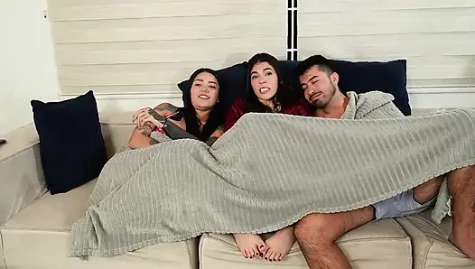 Wir nutzen die Tatsache aus, dass meine freundin meine stiefschwester ficken wird