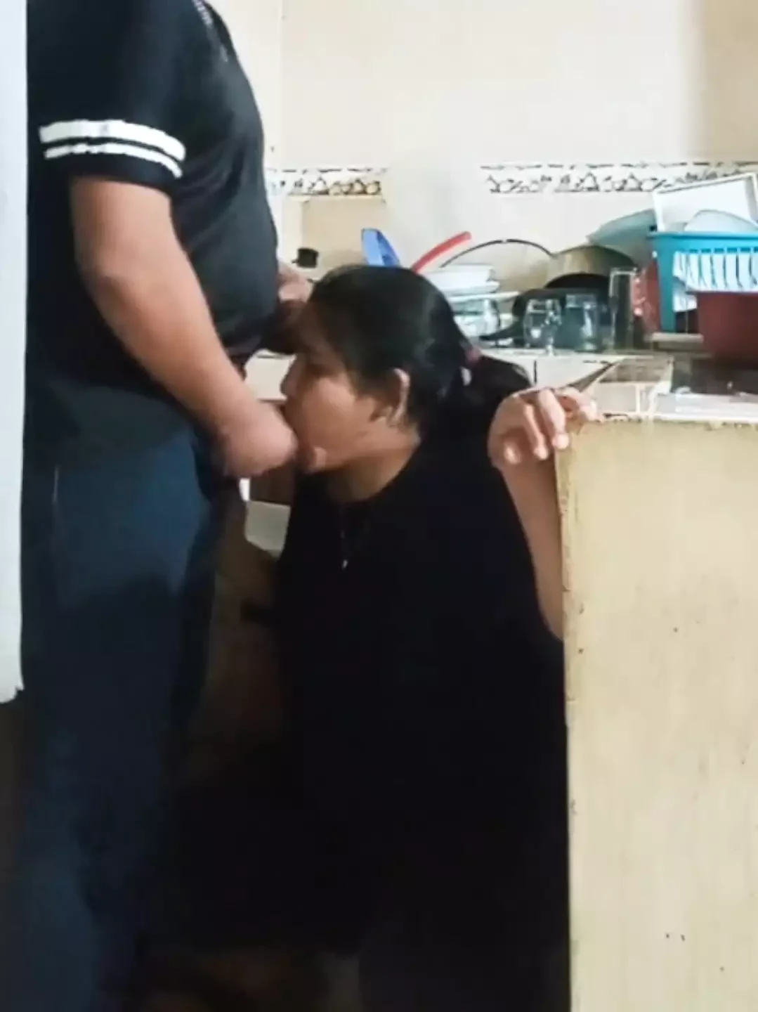 洗碗时操员工，差点被我的老婆发现