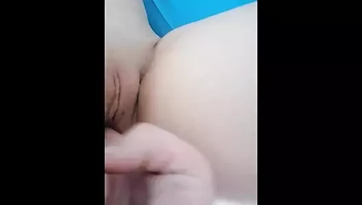 Azgın kaltak ilk kez götten sikiliyor