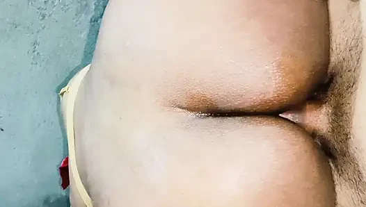 Video ngentot pantat sempit bhabhi India, bhabhi menunggangi kontol hitam besar dan krim di anal