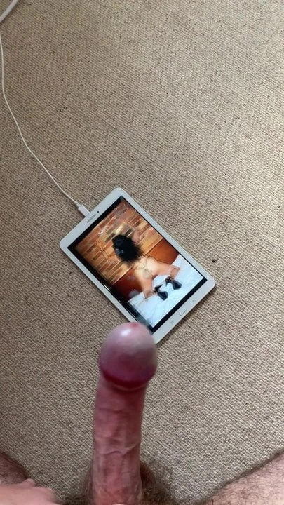 Tinja cumshot