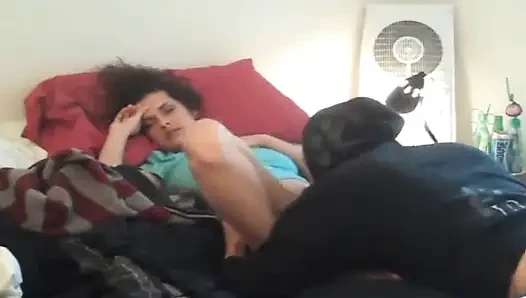 Tante seksi rambut cokelat memeknya dijilat sebelum ngentot kontol kekasihnya dalam pose cowgirl