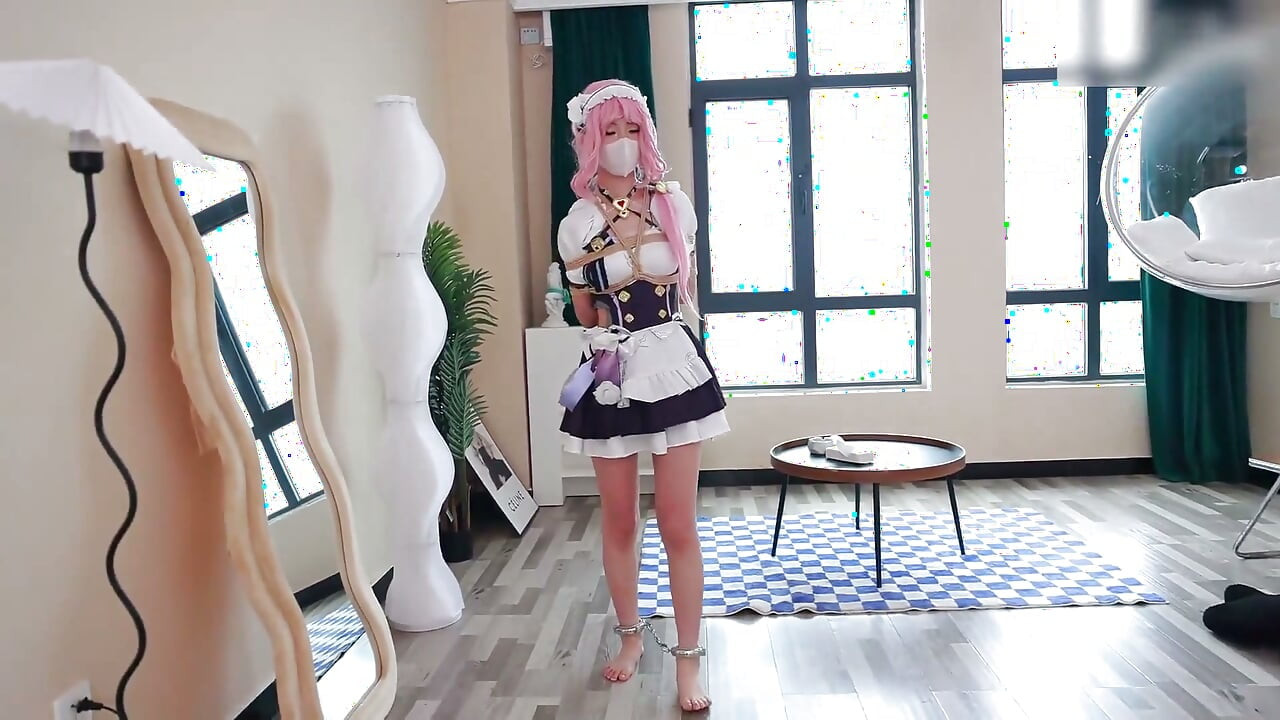 Barefoot Cosplay Girlfriend, She Wears Shackles, and I Love Playing with Her Barefoot