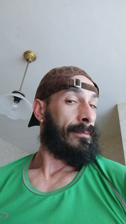 Just a small video in order to know basically how I look like thank you I'm new