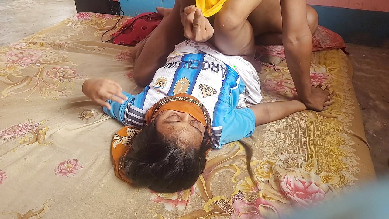 Video viral de una sexy partidara argentina de Bangladesh vistiendo un dhoti
