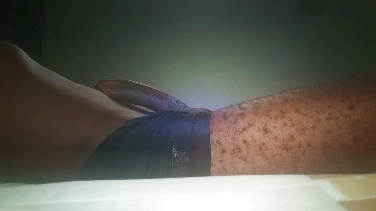 MASIVA POLLA NEGRA HUMPIN BED HACE CUM EXTREMA INTENSO ENORME BBC ORDEÑANDO SU POLLA MONSTRUOSA