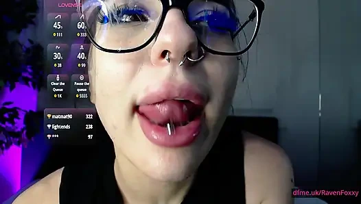 Ravenfoxxy punya kepercayaan diri yang masih ada di kepalamu